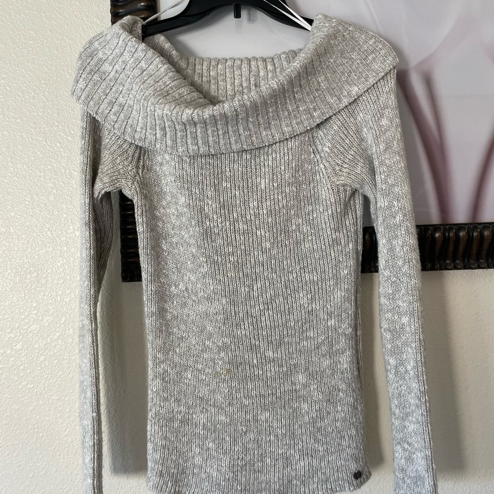 Off the shoulder long sleeve